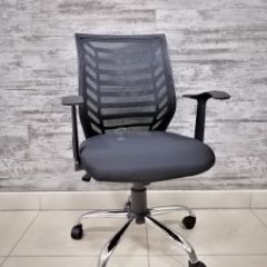 Кресло Barneo K-138 для персонала (черная ткань черная сетка) в Салехарде - salekhard.mebel24.online | фото