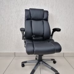Кресло Barneo K-44 для руководителя (черная экокожа) в Салехарде - salekhard.mebel24.online | фото