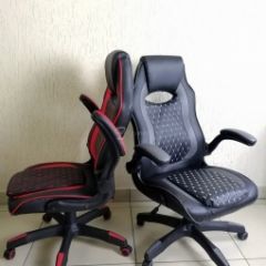 Кресло геймерское Barneo K-37 (черная экокожа красные вставки) в Салехарде - salekhard.mebel24.online | фото 2