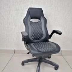 Кресло геймерское Barneo K-37 (черная кожа серые вставки) в Салехарде - salekhard.mebel24.online | фото